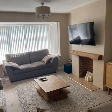 Oval Residence *